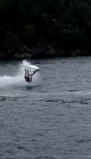 Freestyle barrelr jetski Henån 2016.png