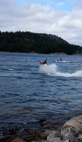Freestyle trick jetski Henån 2016.png