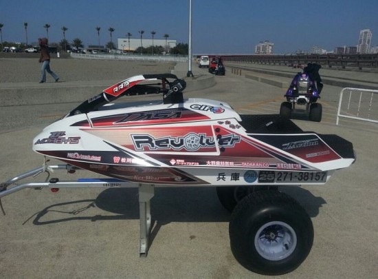revolver jetski skrov.JPG