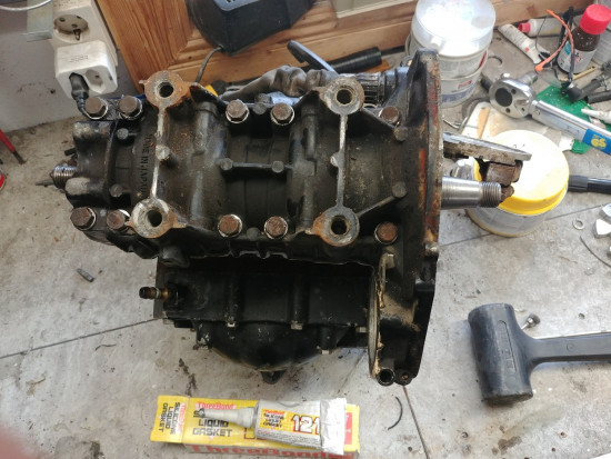 js440 motor hopmonterad.jpg