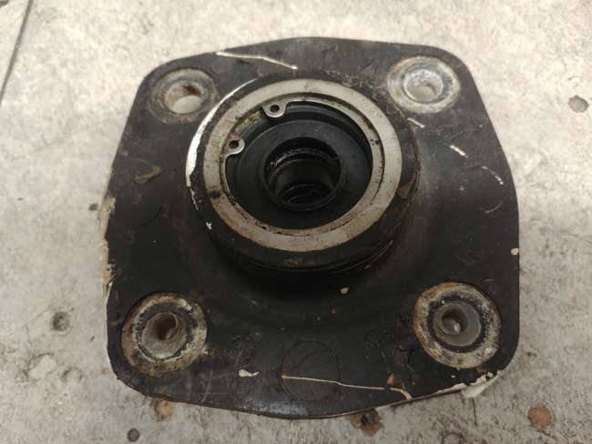 Lagerhus utgående axel SXR 800.jpg
